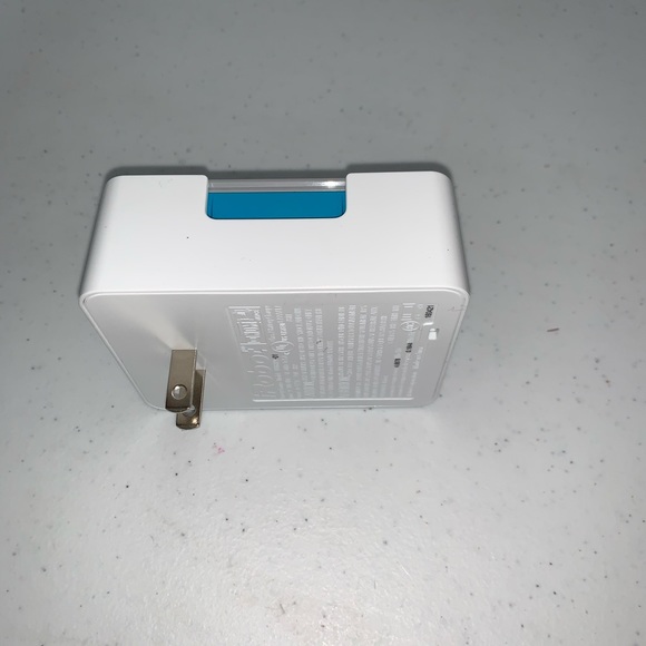 iRobot Braava Jet 240 Mopping Robot: - Picture 7 of 8